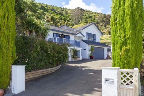 Photo of property in 83 Kakariki Grove, Waikanae, 5036