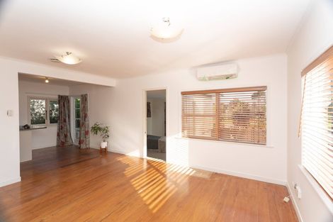 Photo of property in 1/263 Glenfield Road, Hillcrest, Auckland, 0627