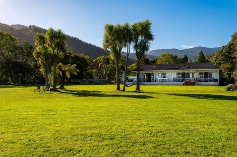 Photo of property in 5613 Kenepuru Road, Waitaria Bay, Picton, 7282
