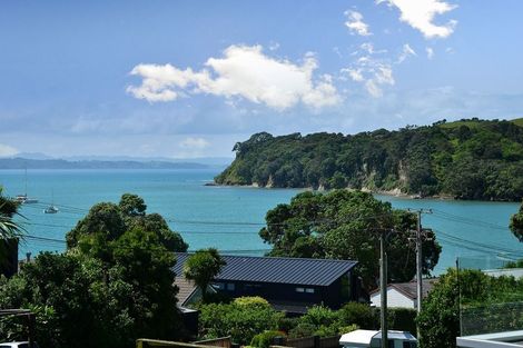 Photo of property in 51 Tindalls Bay Road, Tindalls Beach, Whangaparaoa, 0930