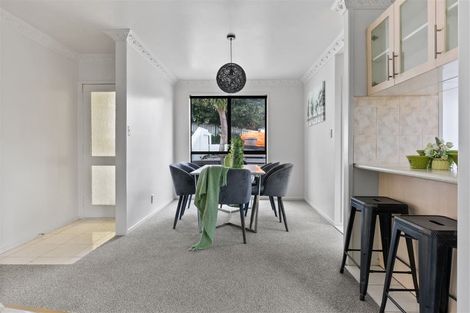 Photo of property in 15a Correa Court, Goodwood Heights, Auckland, 2105
