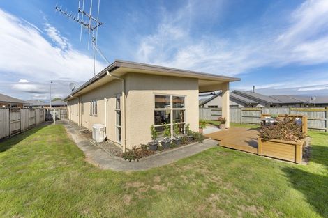 Photo of property in 19 Walnut Grove, Kelvin Grove, Palmerston North, 4414