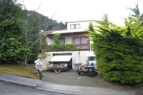 Photo of property in 2 Von Place, Fernhill, Queenstown, 9300
