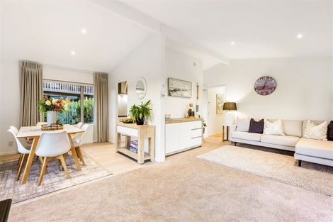 Photo of property in 7 William Bayes Place, Red Beach, 0932