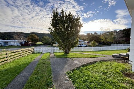 Photo of property in 350 Wellington Road, Wainuiomata, Lower Hutt, 5014
