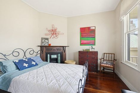 Photo of property in 32 Eden Street, Island Bay, Wellington, 6023