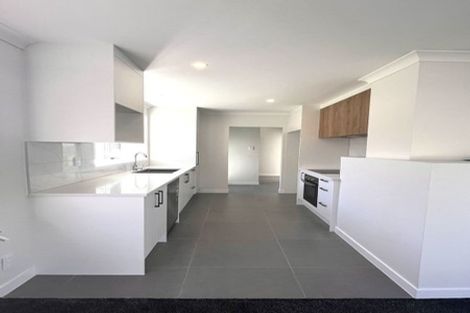 Photo of property in 15 Glenroy Place, Green Bay, Auckland, 0604