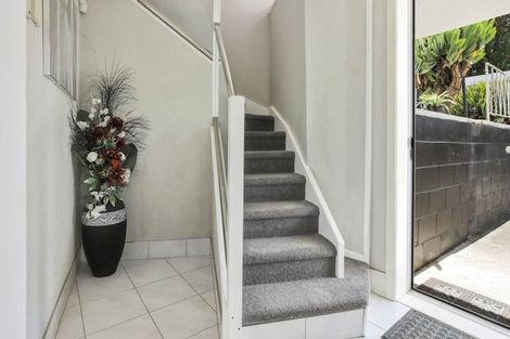 Photo of property in 7 Lawrence Crescent, Hillpark, Auckland, 2102