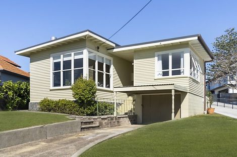 Photo of property in 79 Stanley Point Road, Stanley Point, Auckland, 0624