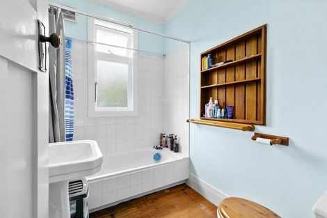 Photo of property in 85 Cambridge Terrace, Waterloo, Lower Hutt, 5011