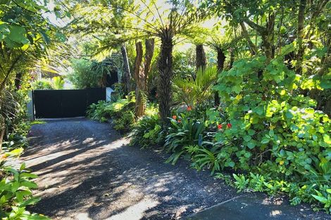 Photo of property in 5 Rayner Road, Piha, New Lynn, 0772