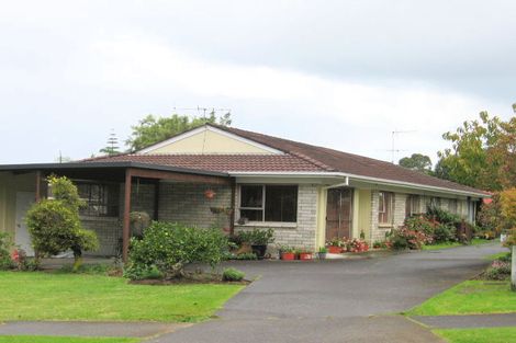 Photo of property in 2/6 Towra Place, Botany Downs, Auckland, 2010