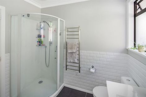 Photo of property in 102 Ruskin Road, Newlands, Wellington, 6037