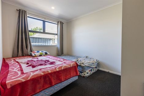 Photo of property in 46 Exeter Crescent, Takaro, Palmerston North, 4412