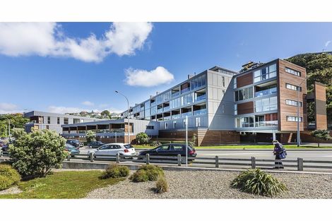 Photo of property in Patent 326 Apartments, 206s/326 Evans Bay Parade, Hataitai, Wellington, 6021
