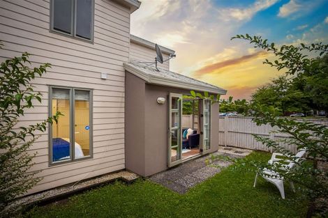 Photo of property in 37 Verdale Circle, Glen Eden, Auckland, 0602