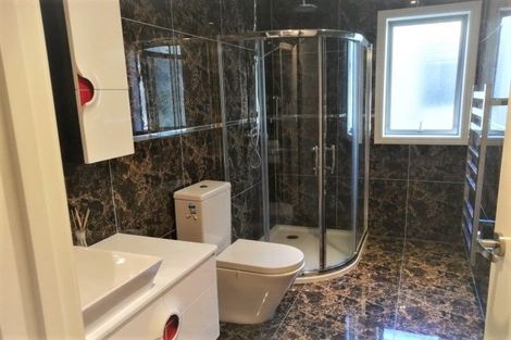 Photo of property in 27 Momona Road, Greenlane, Auckland, 1051