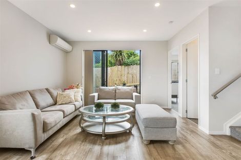 Photo of property in 1b Julia Place, Totara Vale, Auckland, 0629