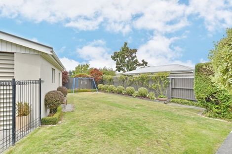 Photo of property in 30 Sevenoaks Drive, Bryndwr, Christchurch, 8053