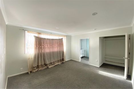 Photo of property in 37 Amberley Avenue, Te Atatu South, Auckland, 0610