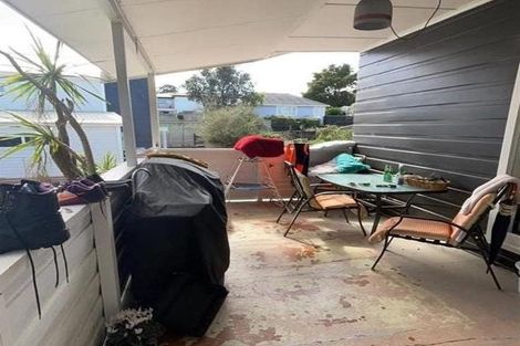 Photo of property in 32 Abbotleigh Avenue, Te Atatu Peninsula, Auckland, 0610