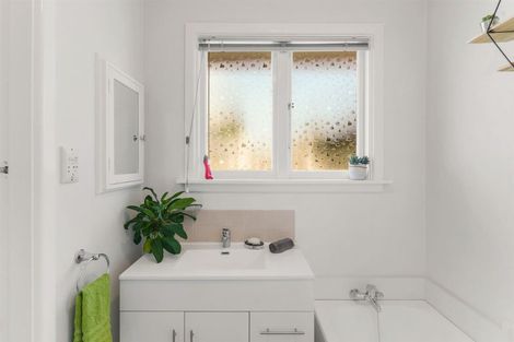 Photo of property in 16 Adams Place, Woolston, Christchurch, 8023