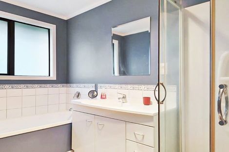 Photo of property in 40 Seymour Grove, Kingsley Heights, Upper Hutt, 5018