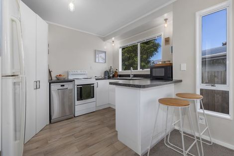 Photo of property in 73 Langdale Avenue, Paraparaumu, 5032