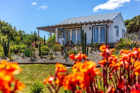 Photo of property in 106 Paetawa Road, Peka Peka, Waikanae, 5391
