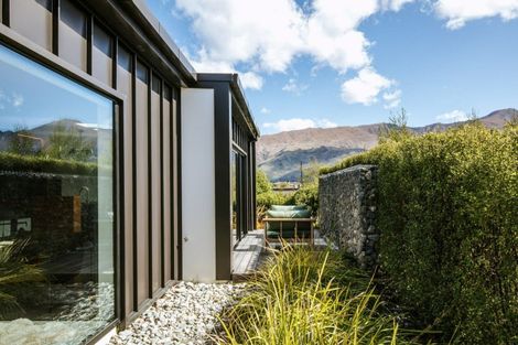 Photo of property in 9 Matipo Street, Wanaka, 9305