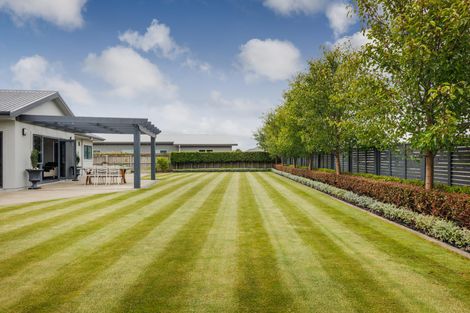 Photo of property in 37 Chestnut Close, Kelvin Grove, Palmerston North, 4414