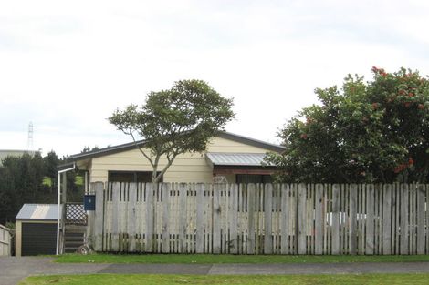 Photo of property in 4 Hobart Drive, Spotswood, New Plymouth, 4310