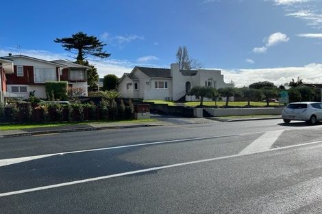 Photo of property in 40 Te Atatu Road, Te Atatu South, Auckland, 0610