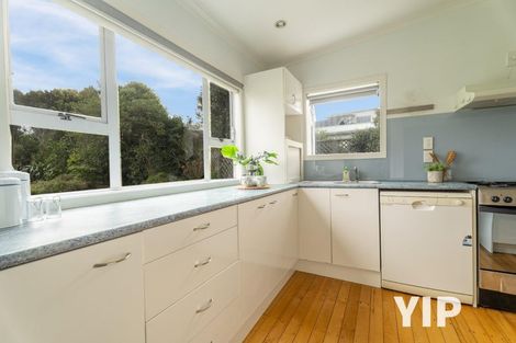 Photo of property in 10 Miles Crescent, Newlands, Wellington, 6037