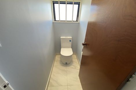 Photo of property in 1/16 Cabello Place, Unsworth Heights, Auckland, 0632