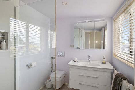 Photo of property in 3 Waiwera Place, Merrilands, New Plymouth, 4312