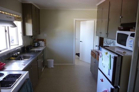 Photo of property in 32 Kervil Avenue, Te Atatu Peninsula, Auckland, 0610