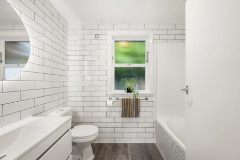 Photo of property in 27 Tai Paku Paku Road, Karaka Bays, Wellington, 6022