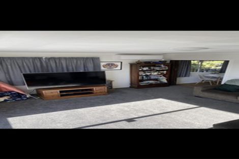 Photo of property in 3 Lomond Street, Newlands, Wellington, 6037