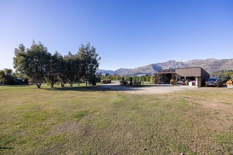 Photo of property in 118 Lachlan Avenue, Hawea Flat, Wanaka, 9382