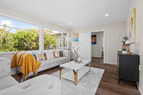 Photo of property in 77 Dale Crescent, Pakuranga, Auckland, 2010