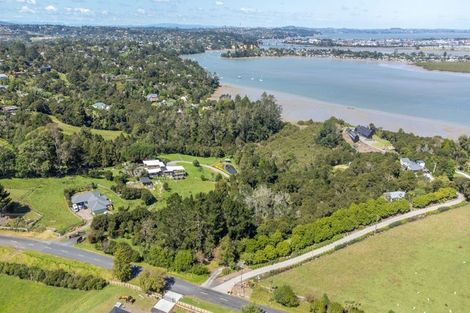 Photo of property in 42 Merewhira Road, Paremoremo, Albany, 0793