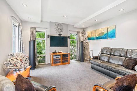 Photo of property in 5 Waitemata Drive, One Tree Point, 0118