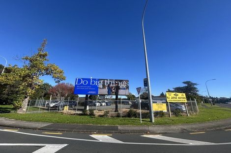 Photo of property in 320 Lincoln Road, Henderson, Auckland, 0610