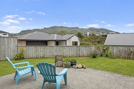 Photo of property in 9 Percy Kinsman Crescent, Riverstone Terraces, Upper Hutt, 5018