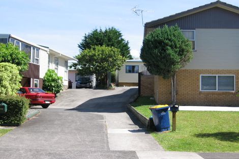 Photo of property in 2/60 Cockayne Crescent, Sunnynook, Auckland, 0620