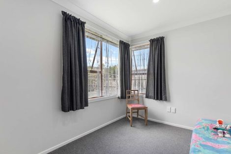 Photo of property in 21 Kelman Road, Kelston, Auckland, 0602