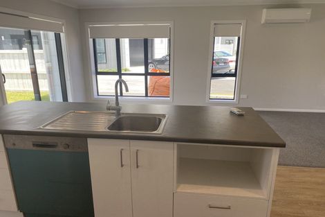 Photo of property in 12 Emmadale Lane, Hamilton East, Hamilton, 3216