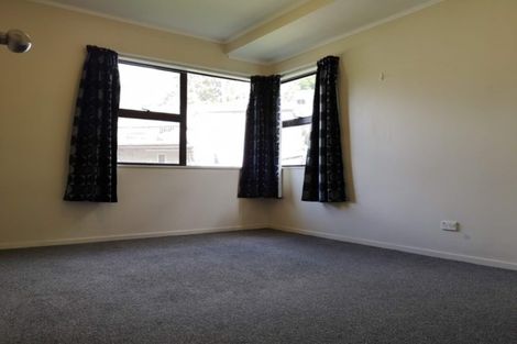 Photo of property in 2/20 Jenanne Place, Totara Vale, Auckland, 0629