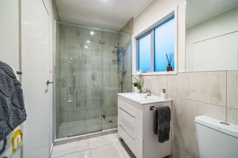 Photo of property in 2/5 Marama Street, Castor Bay, Auckland, 0620